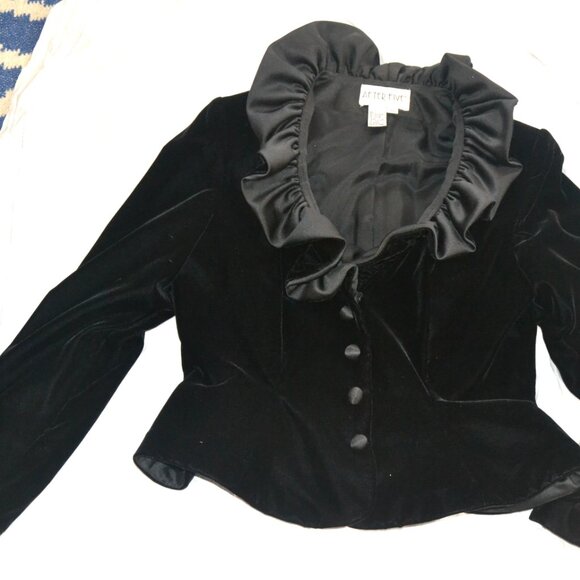 Vintage AFTER FIVE Black Velvet Blazer Jacket Formal Ruffle Jacket Size 10 - Picture 7 of 10